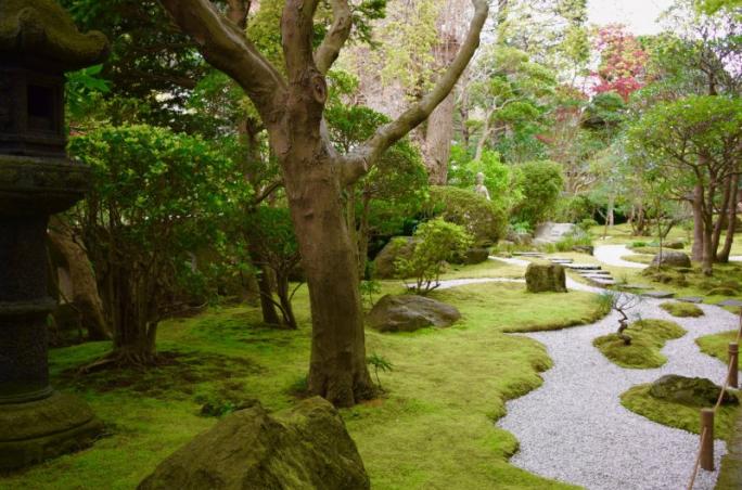 One of the many gardens hidden among the many temples in Kamakura